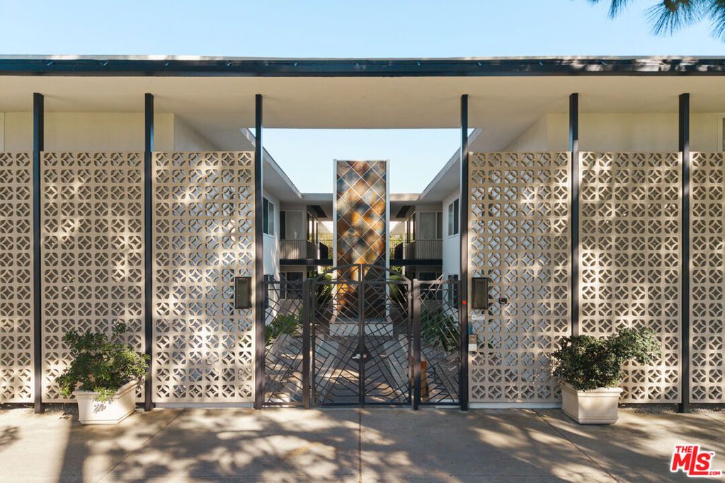 Photo of 720 S Orange Grove Boulevard #3A, Pasadena, CA 91105 (MLS # 26667349)