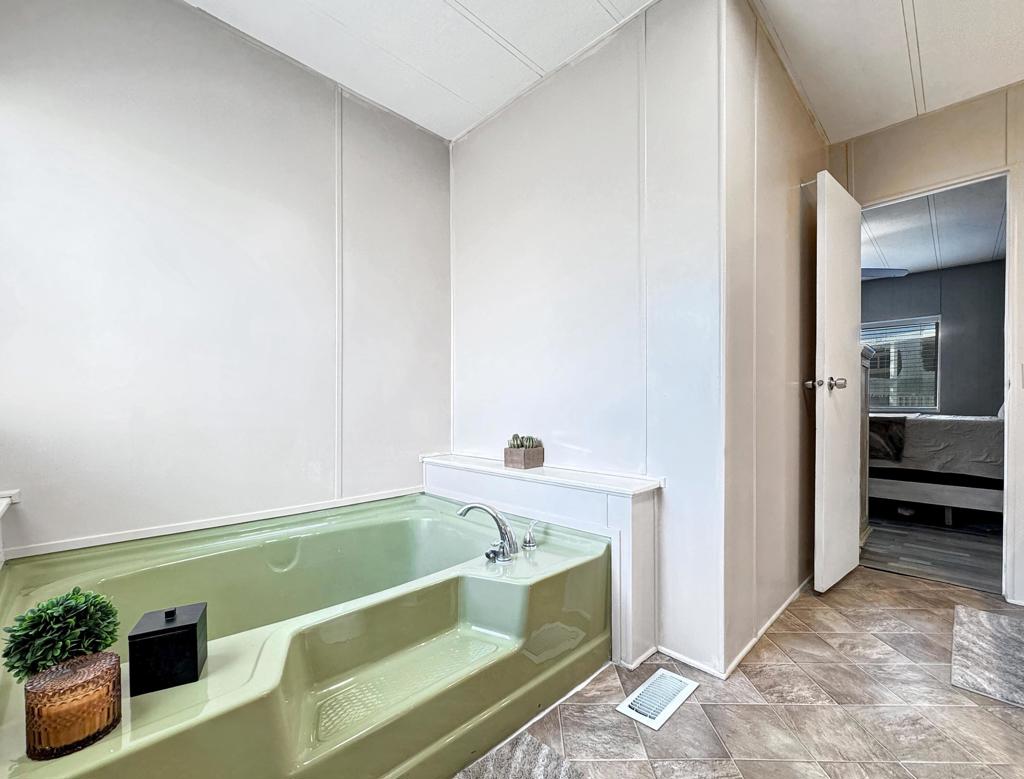 Not Applicable-1 - Manufactured In Park