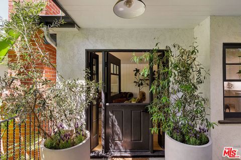 Photo of 8421 Kirkwood Drive, Los Angeles, CA 90046 (MLS # 25612405)