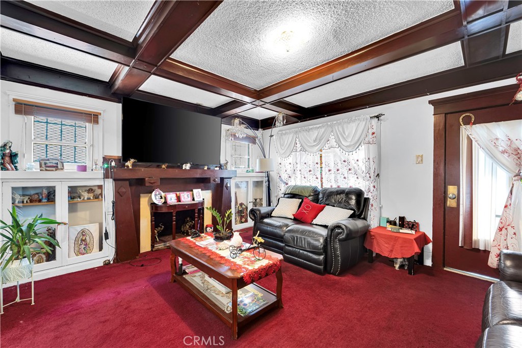 3990 La Salle