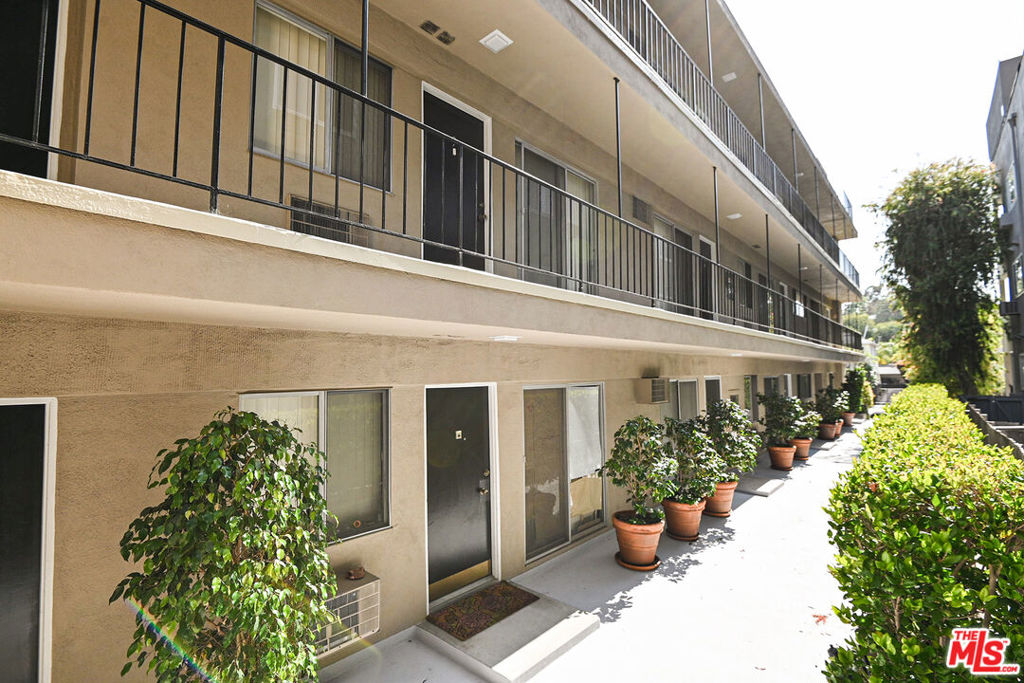 406 Veteran Avenue