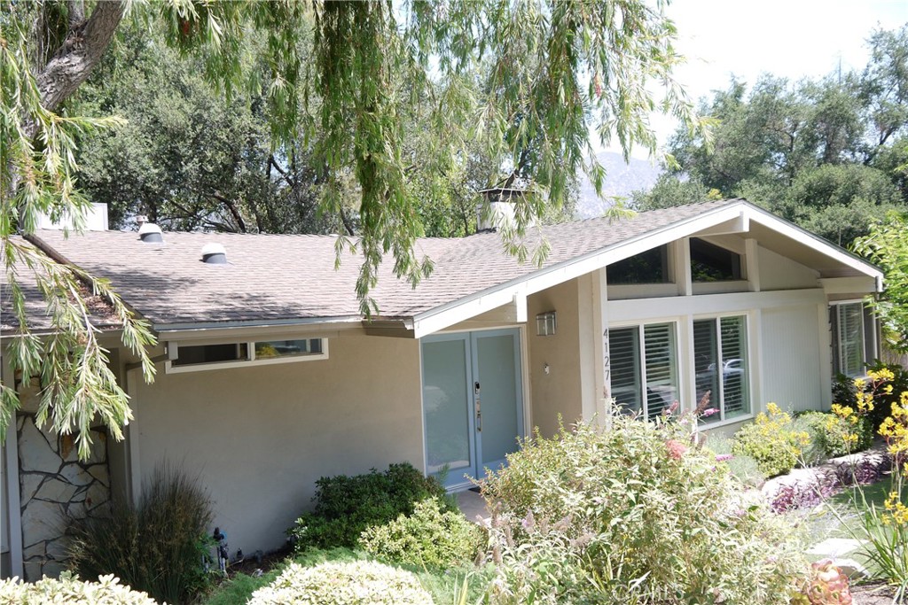 Featuring a contemporary floor plan, this updated modern style home features a large open living room, open den, two fireplaces, kitchen with an open family room. connecting to an island bar, granite counters, Viking stove and double ovens, dishwasher. Master bathroom with tumbled marble, travertine tiles, shower with a view to your garden. Newer windows, interior and exterior light fixtures and landscaping. Kitchen has its own breakfast. Separate laundry room, direct access to an over-sized three car garage. Located on a quiet cul-de-sac.