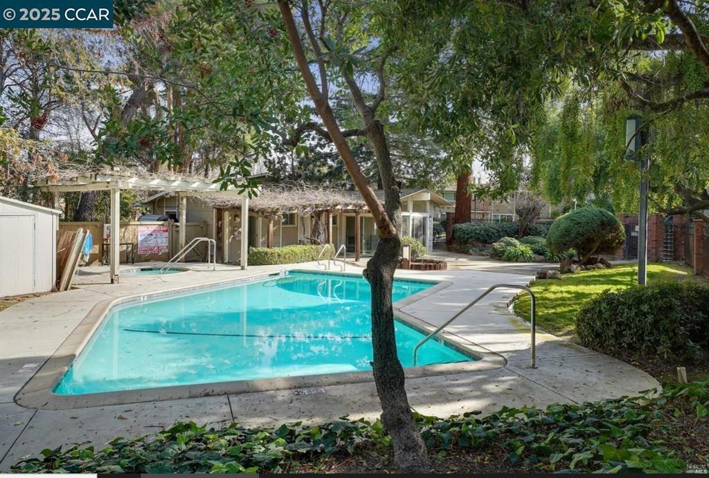 DANVILLE TOWNHMS - Residential
