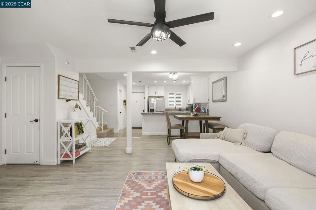 DANVILLE TOWNHMS - Residential