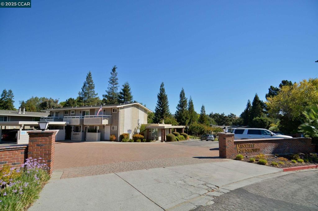 DANVILLE TOWNHMS - Residential