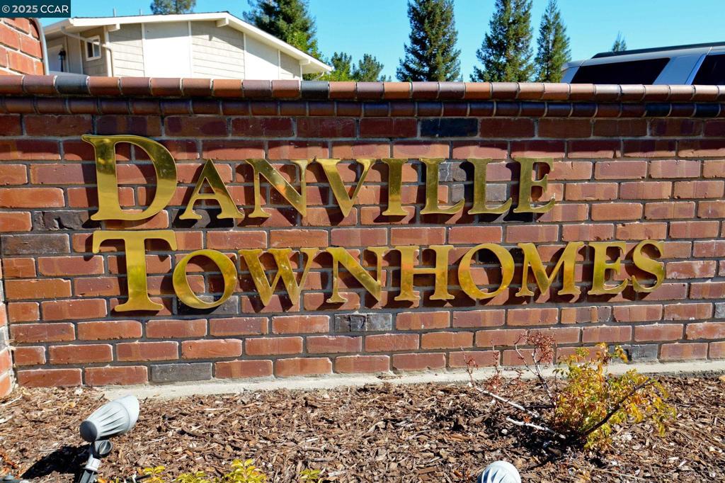 DANVILLE TOWNHMS - Residential