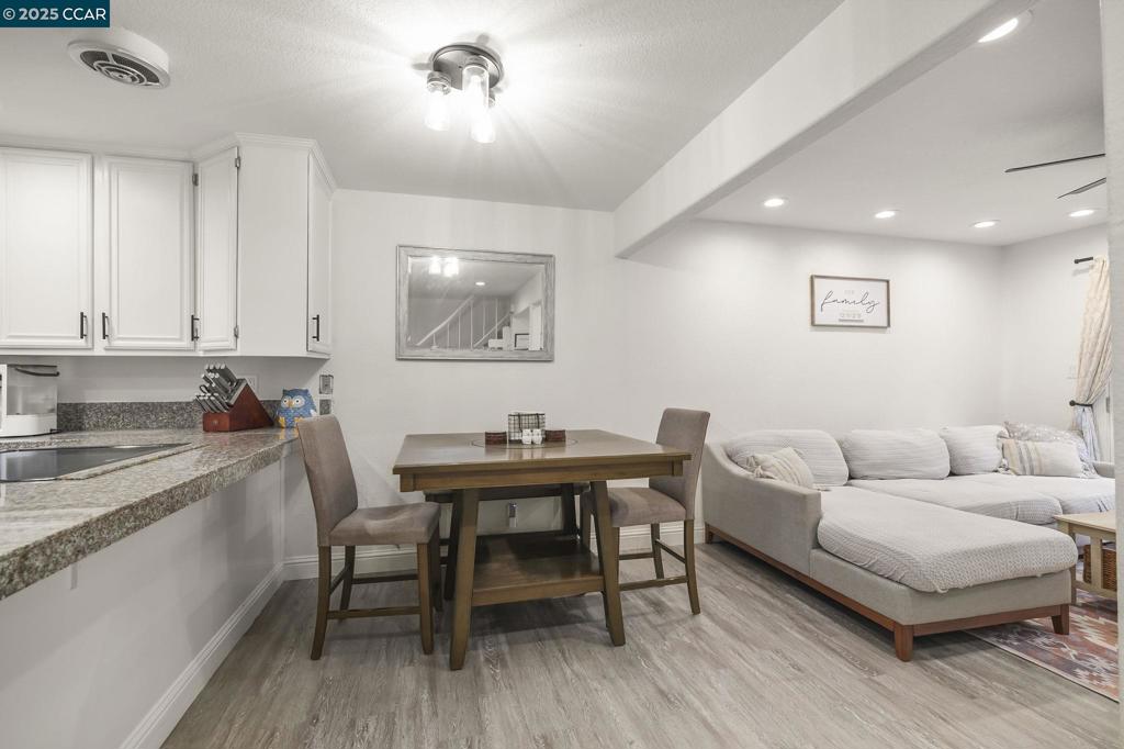 DANVILLE TOWNHMS - Residential