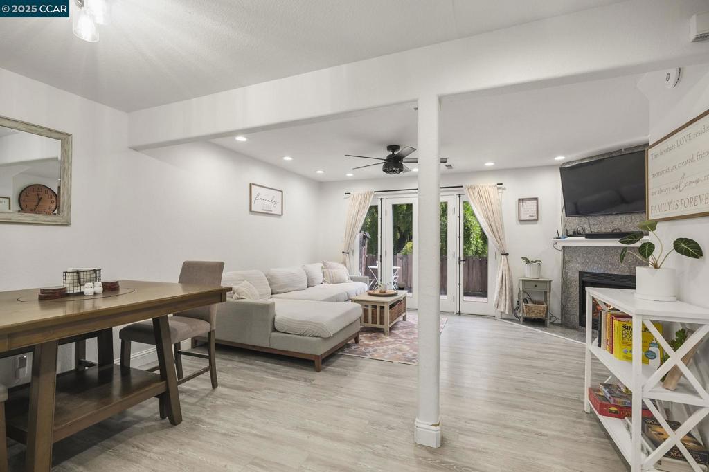 DANVILLE TOWNHMS - Residential