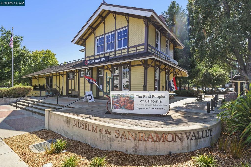 DANVILLE TOWNHMS - Residential