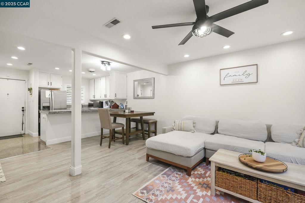 DANVILLE TOWNHMS - Residential
