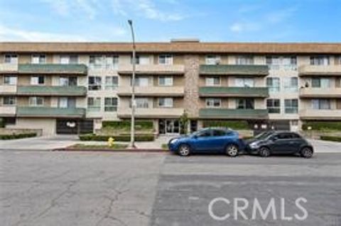 Photo of 525 N Sycamore Avenue #333, Los Angeles, CA 90036 (MLS # SB26064533)