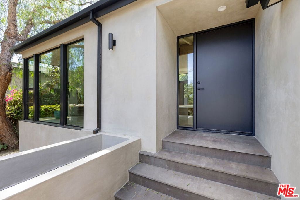 7102 Pacific View Drive