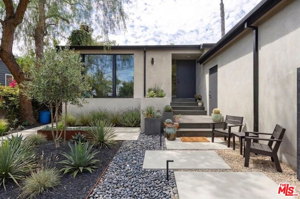 Photo of 7102 Pacific View Drive, Los Angeles, CA 90068 (MLS # 26927233)