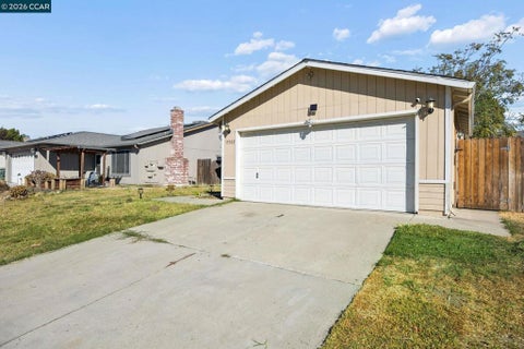 Tiny photo for 15102 Ryhiner Ln LN, Lathrop, CA 95330 (MLS # 41151601)