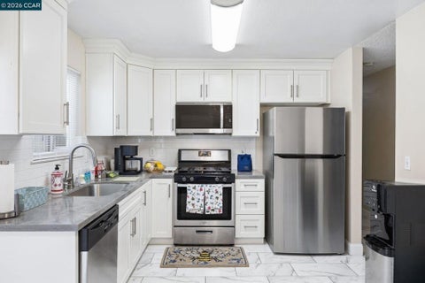 Tiny photo for 15102 Ryhiner Ln LN, Lathrop, CA 95330 (MLS # 41151601)