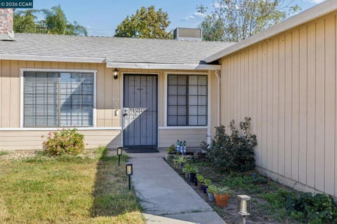 Tiny photo for 15102 Ryhiner Ln LN, Lathrop, CA 95330 (MLS # 41151601)