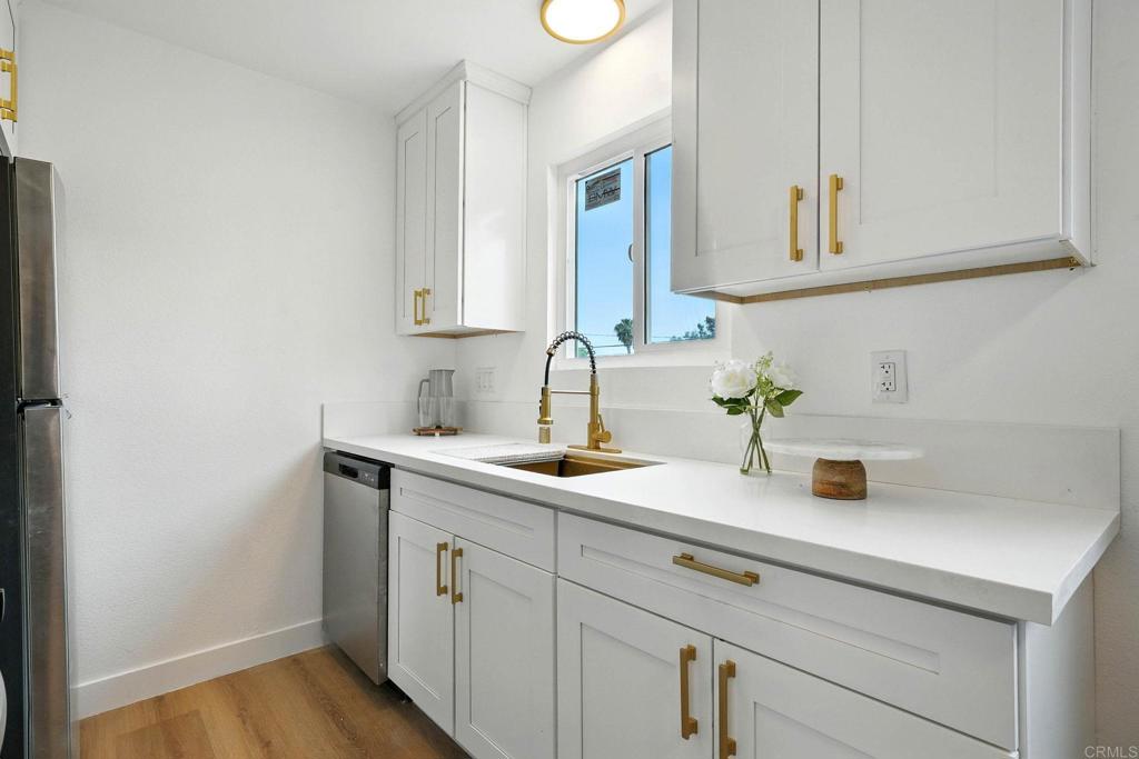 4161 Winona Ave 4