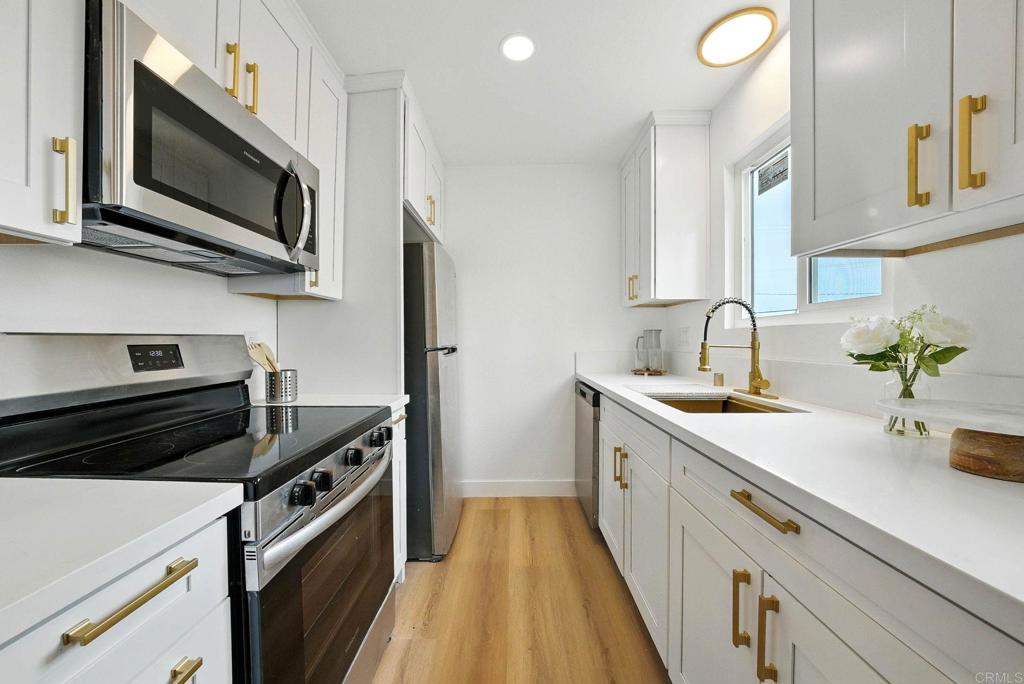 4161 Winona Ave 4