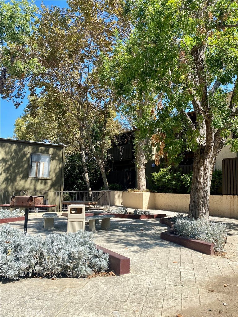Photo of 18350 Hatteras ST #224, Tarzana, CA 91356 (MLS # SR26213649)