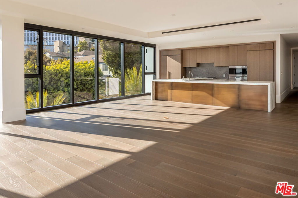8420 Sunset Blvd 408