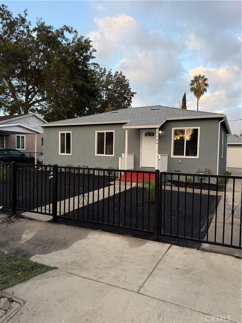 Photo of 1109 S Tamarind Avenue, Compton, CA 90220 (MLS # IV26232592)