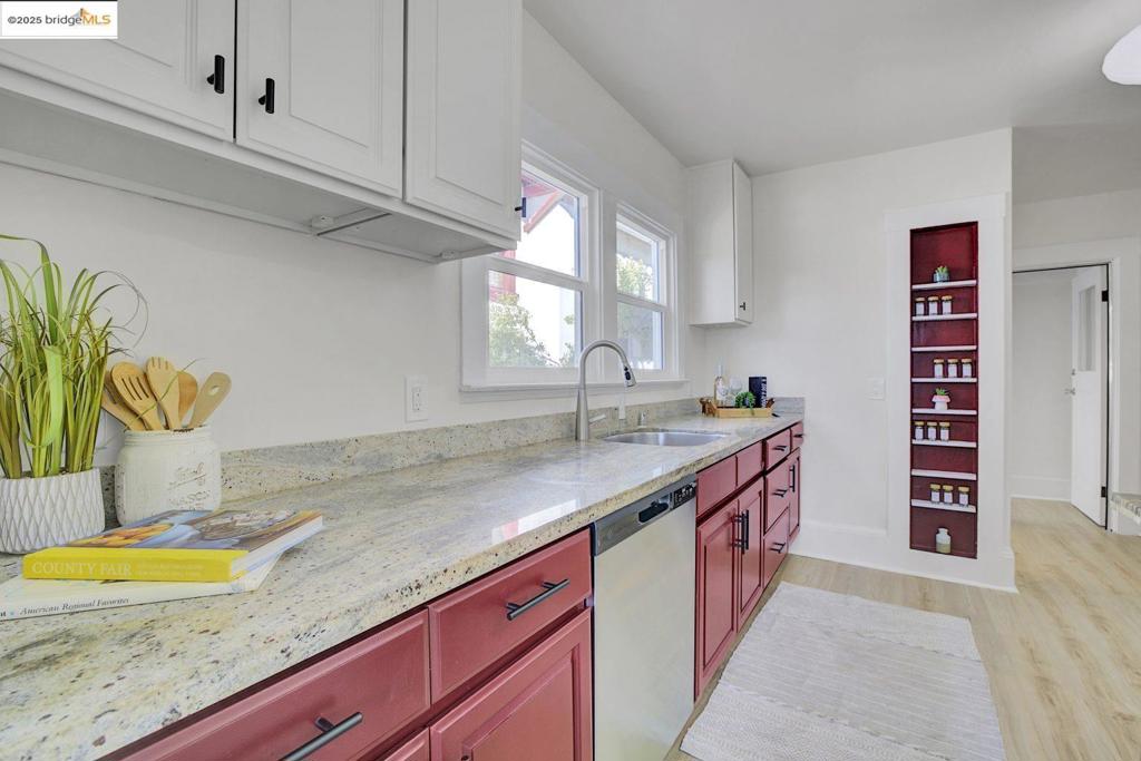 NORTH OAKLAND - Residential Income