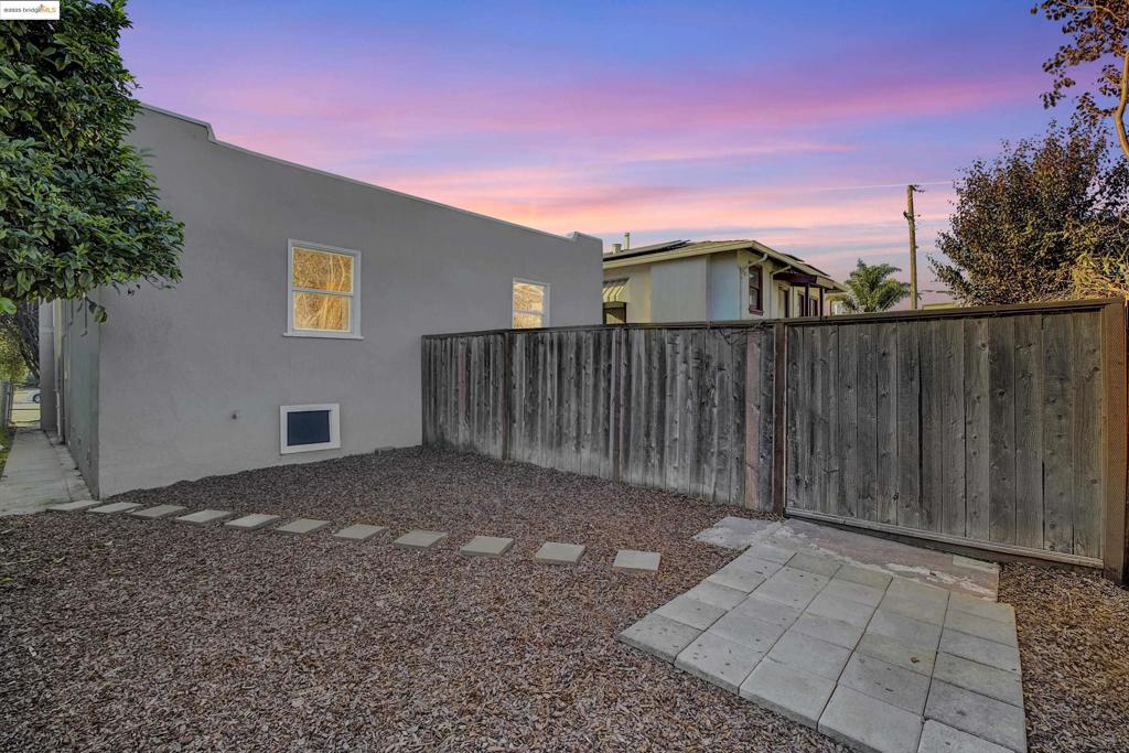 NORTH OAKLAND - Residential Income