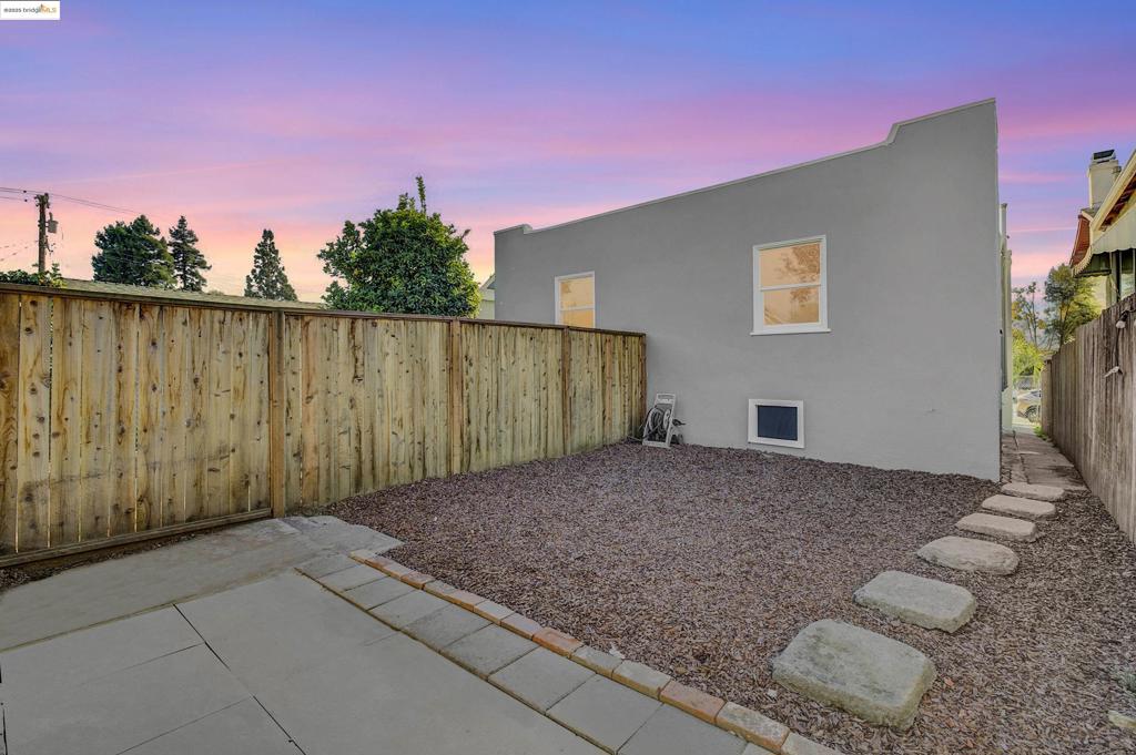 NORTH OAKLAND - Residential Income
