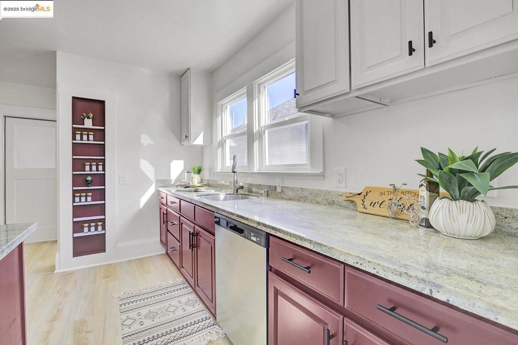 NORTH OAKLAND - Residential Income
