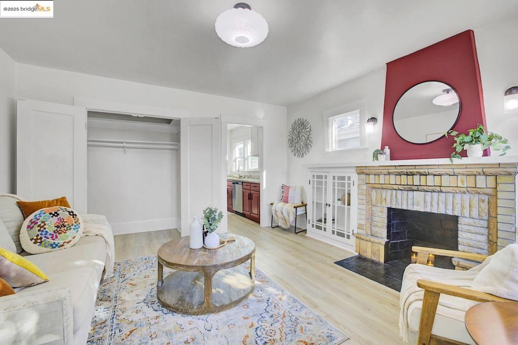 NORTH OAKLAND - Residential Income