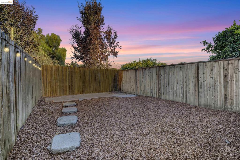 NORTH OAKLAND - Residential Income