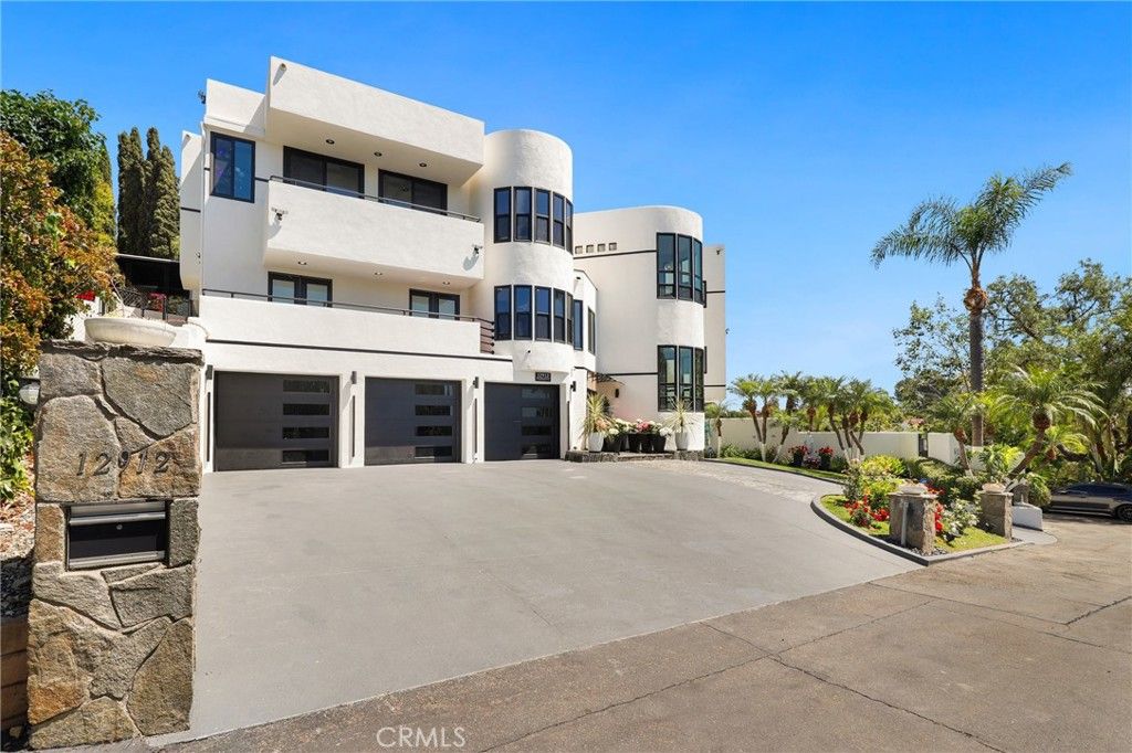 Photo of 12912 View Ridge Drive, Santa Ana, CA 92705 (MLS # OC26074679)