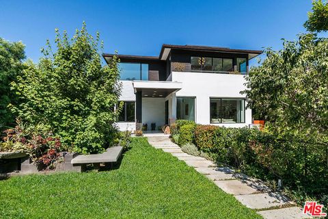 Photo of 4233 SHADYGLADE Avenue, Studio City, CA 91604 (MLS # 26635083)