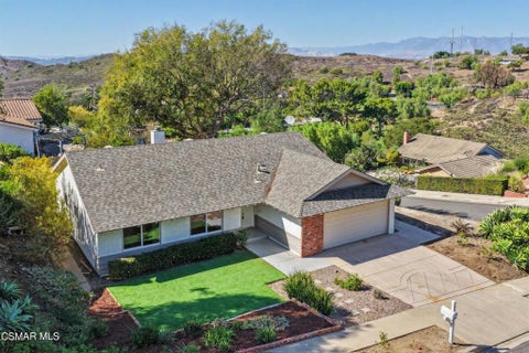 Photo of 822 Calle Pinata, Thousand Oaks, CA 91360 (MLS # 226004985)