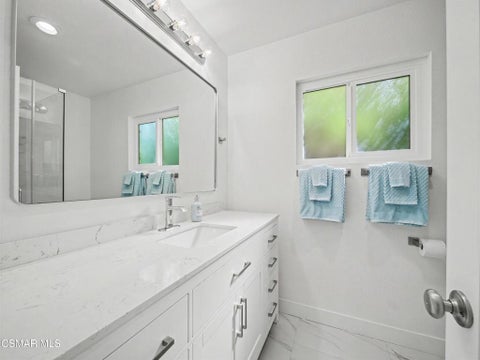 Tiny photo for 822 Calle Pinata, Thousand Oaks, CA 91360 (MLS # 226004985)
