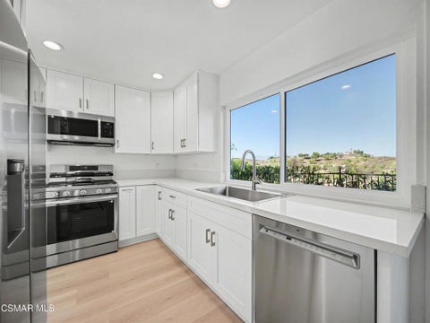 Tiny photo for 822 Calle Pinata, Thousand Oaks, CA 91360 (MLS # 226004985)