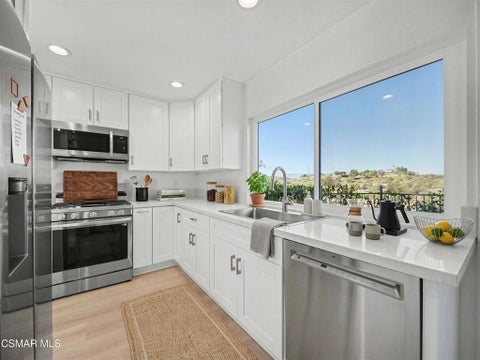 Tiny photo for 822 Calle Pinata, Thousand Oaks, CA 91360 (MLS # 226004985)