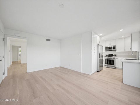 Tiny photo for 822 Calle Pinata, Thousand Oaks, CA 91360 (MLS # 226004985)