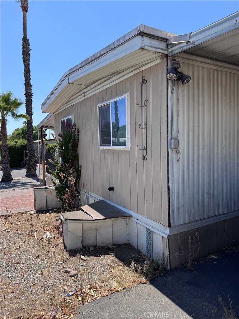 1025 S riverside 54