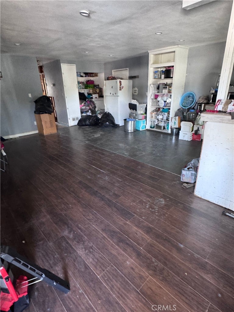 1025 S riverside 54