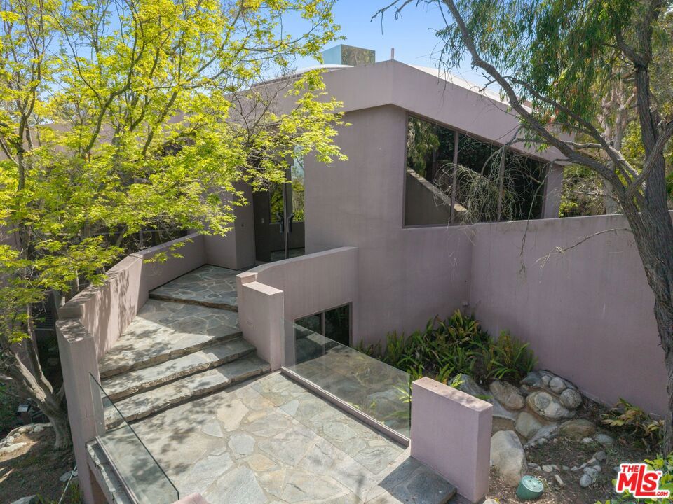 13335 Mulholland Drive