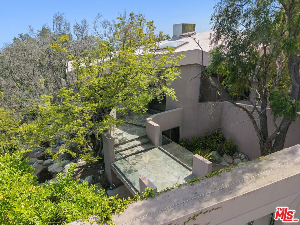 13335 Mulholland Drive
