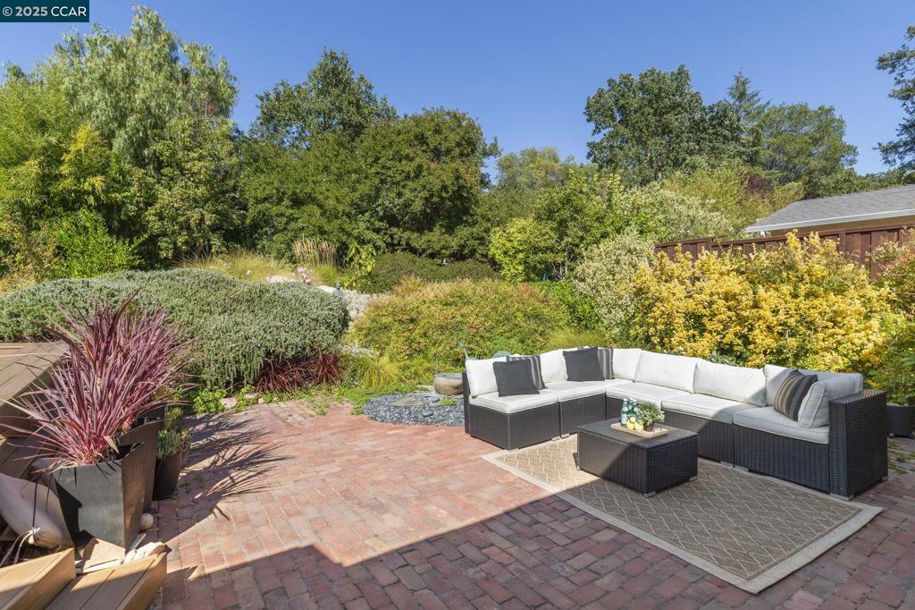 LAS LOMITAS - Residential