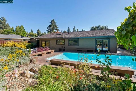 Photo of 275 Gil Blas Rd Rd, Danville, CA 94526 (MLS # 41108589)