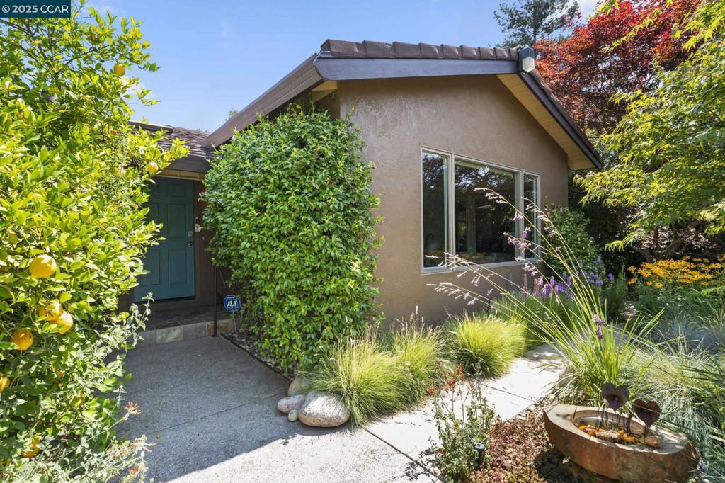 LAS LOMITAS - Residential