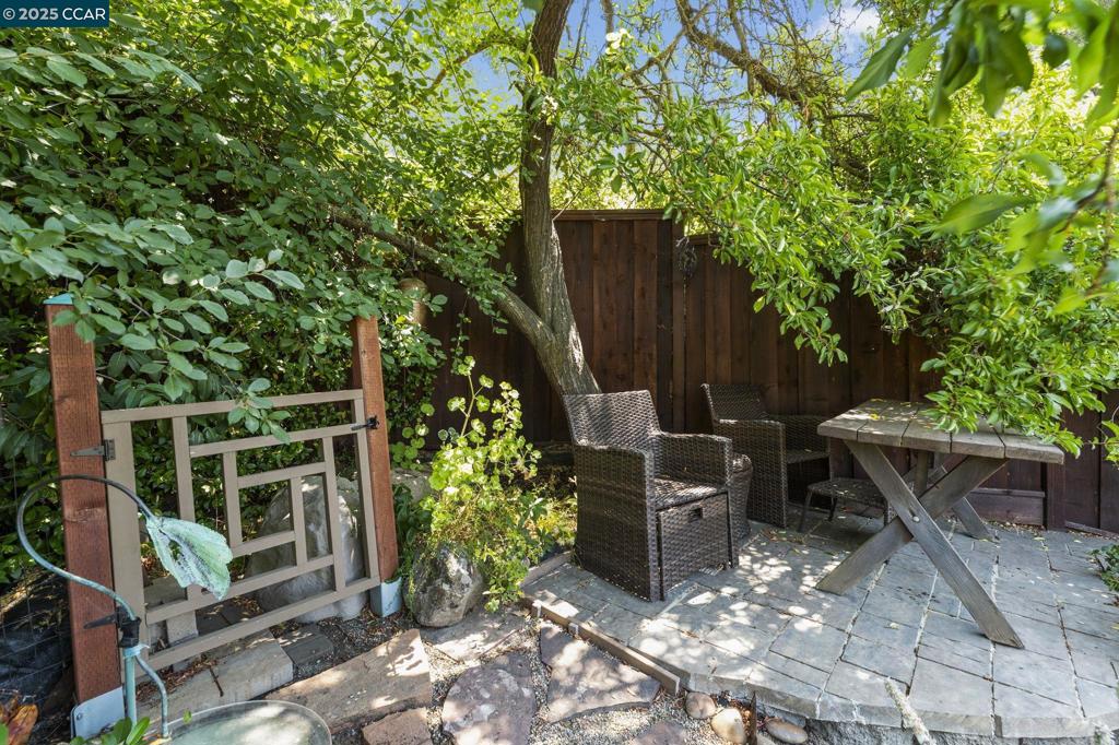 LAS LOMITAS - Residential