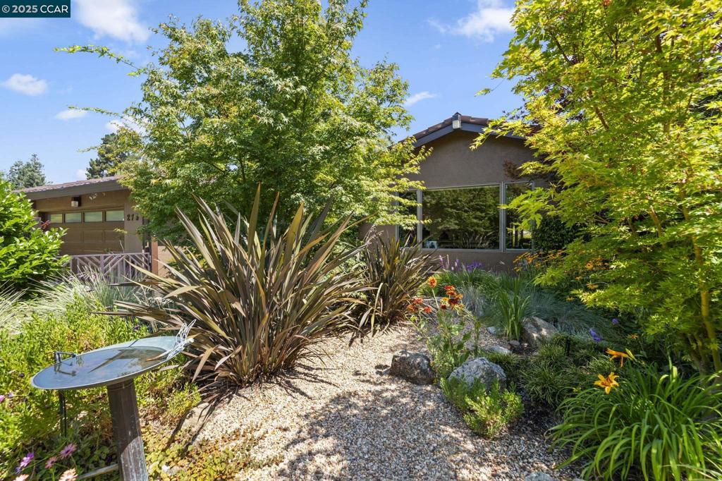 LAS LOMITAS - Residential