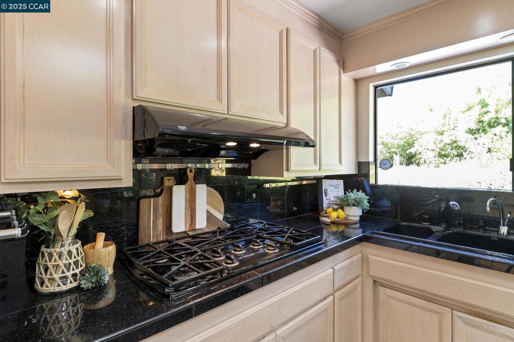 LAS LOMITAS - Residential