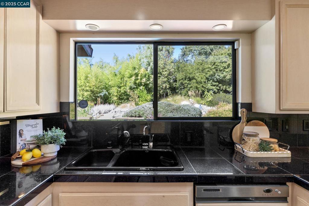 LAS LOMITAS - Residential