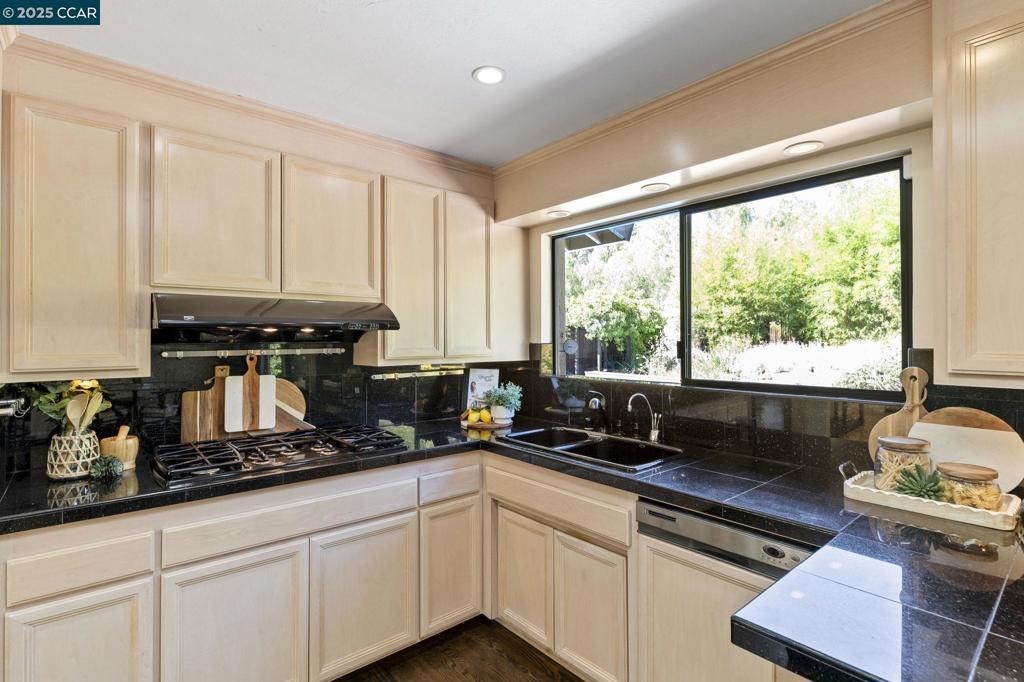 LAS LOMITAS - Residential